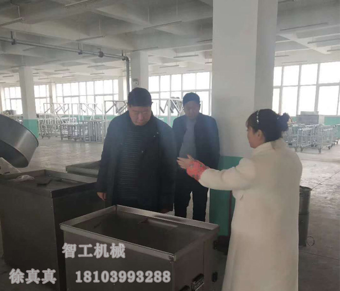 魯山老客戶再次來(lái)許昌智工考察訂購(gòu)湯圓機(jī)、元宵制陷機(jī)！