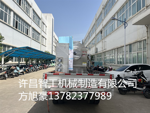 河南老鄉(xiāng)訂購(gòu)的電磁炒貨機(jī)裝車(chē)發(fā)貨